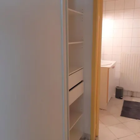 Rez De Chaussee Avec Terrasse Et Jardin A Tence