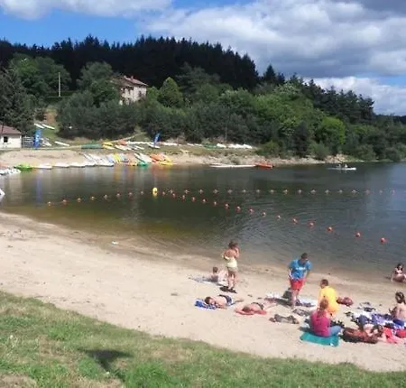 Rez De Chaussee Avec Terrasse Et Jardin A * Tence