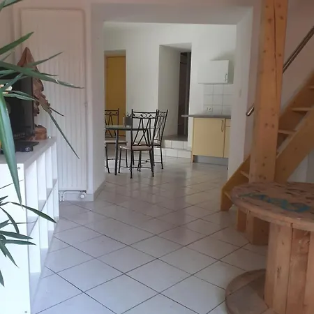 Daire Rez De Chaussee Avec Terrasse Et Jardin A